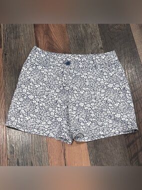LOFT Women's Floral Blue Shorts Cotton in size 4. 6 “ inseam